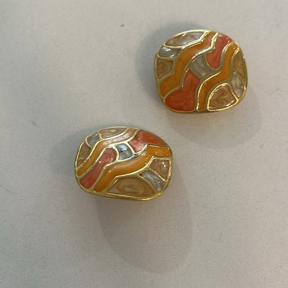 Vintage Golden enamel 1“ x 1“ square clip on earrings - Picture 3 of 3